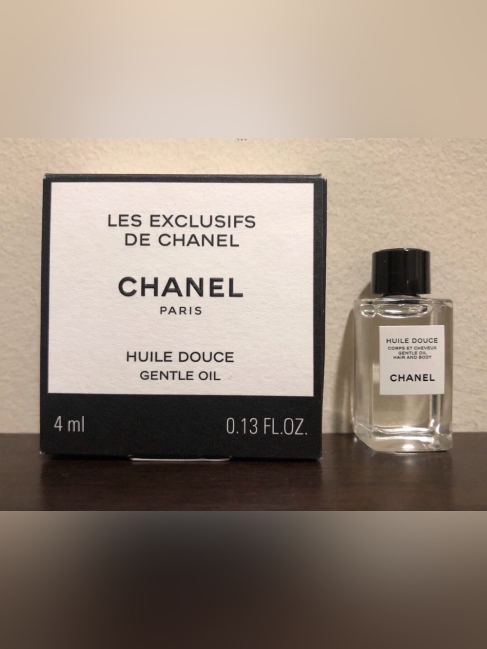 CHANEL Gentle Oil (Huile Douce) - Black & White